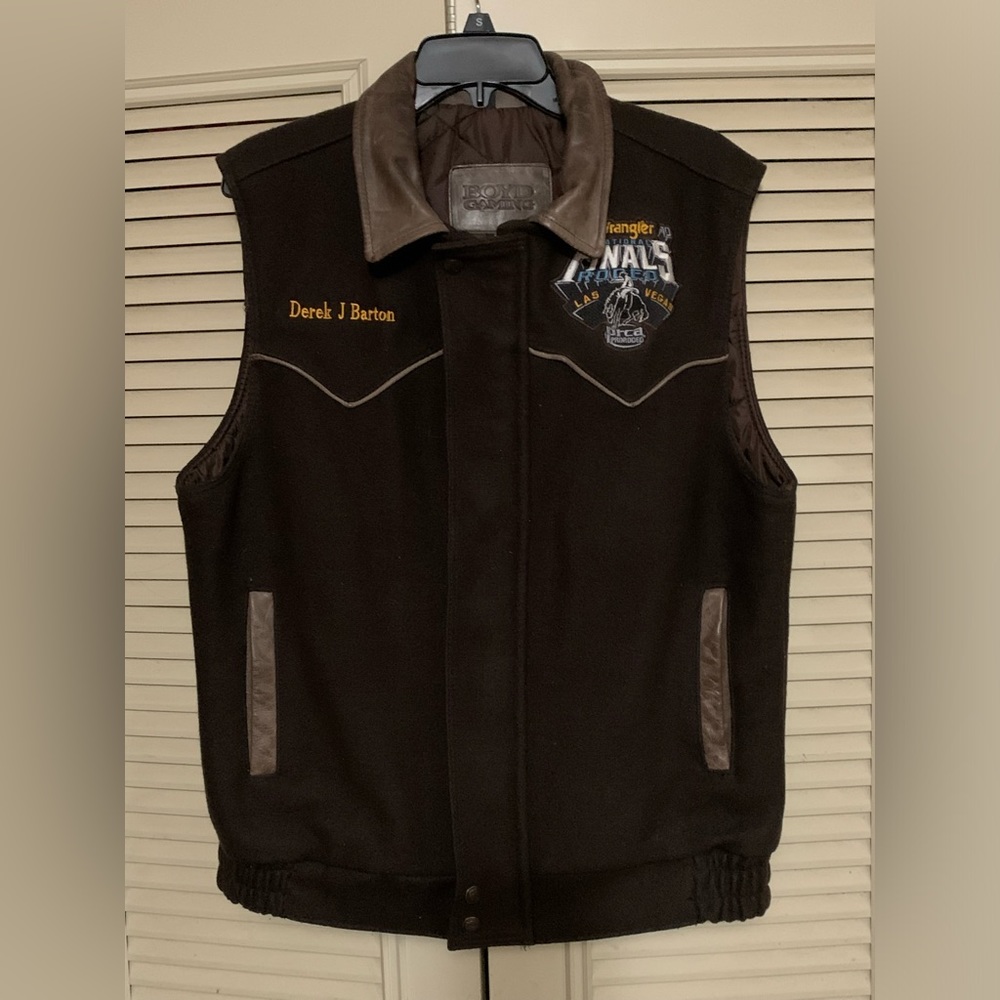 Boyd gaming vest wrangler patches men’s large cowboy